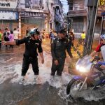 Las terribles inundaciones que recorren Tailandia podrían durar otras cinco semanas