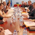 Los miembros de la Comisión de Seguimiento del Convenio de Colaboración entre el MARM, el Gobierno regional y el Ayuntamiento de La Unión, durante la reunión de ayer