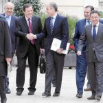 Camps saludó a Ignasi Pla a su llegada a Les Corts