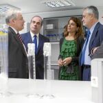 La consejera de Salud de la Junta, María Jesús Montero, junto al presidente andaluz, José Antonio Griñán