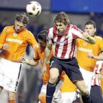 David Navarro, por detrás de Llorente en la imagen de arriba en el partido del domingo en San Mamés