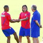 Radamel Falcao trabajó como uno más y realizó ejercicios físicos con su paisano Perea, bajo la atenta mirada de Gregorio Manzano