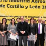 El presidente Herrera, Silvia Clemente y algunos de los empresarios que se benefician de la línea de ayudas