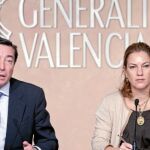 La consellera portavoz, Sánchez de León, junto al de Infraestructuras, Mario Flores, ayer