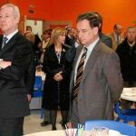 Ramón Luis Valcárcel y Joaquín Bascuñana, durante la visita al centro residencial de Caravaca