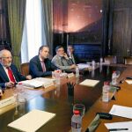 Víctor Morlán, el segundo por la izquierda, y, en frente, Lluís Recoder