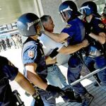Trece detenidos por altercados con la Policía