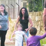 Silvia se ha mudado al pueblo de sus padres para compartir su difícil situación