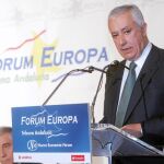 Arenas, en un momento de su intervención ayer en Sevilla, donde fue presentado por el notario Luis Marín Sicilia