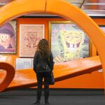 El personaje se cuela en cuadros de Miguel Ángel para acercar el arte a los pequeños de la casa