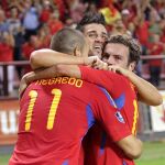 Los delanteros de la selección española de fútbol, Álvaro Negredo, David Villa y Juan Mata (i-d), celebran un gol ante la selección de Liechtenstein