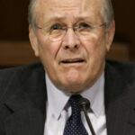 Rumsfeld fue apoyado por Bush hasta que en 2006 las urnas le castigaron en las elecciones al Congreso
