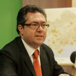 Juan Espadas: «Zoido tiene un rictus molesto, está enfadado y contagia a la ciudad»
