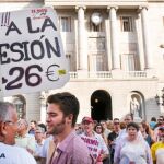 Centenares de afectados por las ayudas de la RMI recriminaron al Govern el cambio en la forma de pago