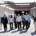 El alcalde visitó ayer el paso soterrado junto a varios concejales y el portavoz del Gobierno municipal
