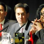 David y Ed Miliband, junto a Diane Abbot, la primera diputada negra de la Cámara de los Comunes