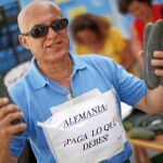 Las muestras de apoyo al pepino se sucedieron ayer por el país, como muestra esta imagen de Benalmádena