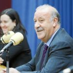 Del Bosque, con título de marqués en el bolsillo, compareció, con la misma humildad, ante los medios