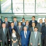 El presidente de la Cámara de Madrid y CEIM, Arturo Fernández, junto a los embajadores en España