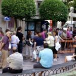La afición formó largas colas para retirar sus localidades