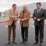 Miguel Ángel Cámara, Ramón Luis Valcárcel y José Ballesta, ayer, durante la inauguración de la Costera Sur que une Algezares con la carretera de Santa Catalina