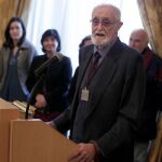El escritor José Luis Sampedro, en su discurso de agradecimiento tras recibir la Orden de las Artes y las Letras de manos de la ministra de Cultura, Ángeles González-Sinde