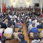 Un abarrotado salón de plenos de Valladolid contemplan la toma de posesión de Javier León de la Riva