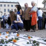 Cientos de personas recordaron ayer a las víctimas de los guardias fronterizos de la extinta RDA en una ceremonia en la Puerta de Brandenburgo