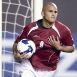 Humberto Suazo, el delantero estrella de Chile, está lesionado y seguramente reaparecerá ante España