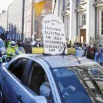 A la falta de trabajo de los taxistas irlandeses se suma que la nueva regulación prohíbe utilizar vehículos de más de nueve años