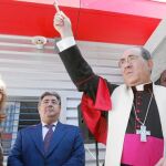 El alcalde, Juan Ignacio Zoido, presidió ayer –junto al arzobispo, Juan José Asenjo– la inauguración del nuevo Centro Social y de Promoción Don Bosco