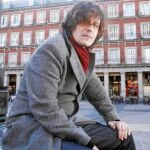 Arriba, en la presentación de la ropa de baño, a la dcha., hace un año