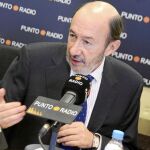 Rubalcaba, durante la entrevista de ayer en Barcelona
