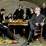 los 11 integrantes de la "Orquesta de las verduras