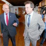 De Santiago-Juárez y Jesús Julio Carnero, tras la reunión que mantuvieron ayer en la Diputación de Valladolid