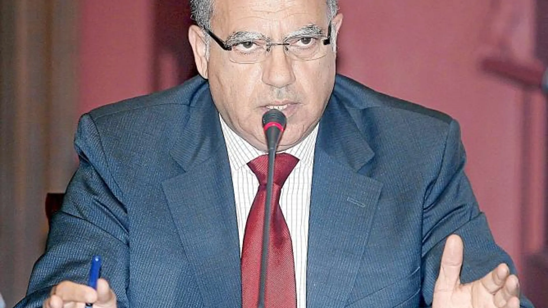 Casimiro Curbelo, senador socialista y presidente del Cabildo de La Gomera, fue detenido el pasado jueves por un incidente en Madrid