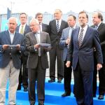 El presidente de la Comunidad de Murcia, Ramón Luis Valcárcel (centro), rodeado de los barones populares