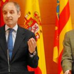 El presidente de la Comunidad Valenciana, Francisco Camps y, su homólogo de la Comunidad Autónoma de la Región de Murcia, Ramón Luis Valcárcel, ayer en el Palacio de San Esteban