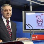 Blanco, ayer, durante una rueda de prensa en Ferraz