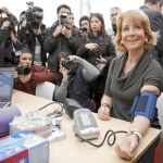 La presidenta regional, ayer, en el futuro hospital del Henares