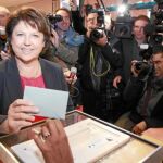 Martine Aubry: Hija del político francés Jacques Delors, la actual primera secretaria del PS renunció a utilizar el apellido de su padre en su carrera política. Disputó el liderazgo del partido a Ségolène en 2008. Una encarnizada batalla (la diferencia fu