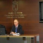 El consejero de Obras Públicas y Ordenación del Territorio, José Ballesta (izquierda), en la presentación