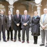 María José Salgueiro, Agustín González y representantes de la Federación de Empresarios de Hostelería y Turismo de Ávila
