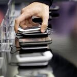 Vodafone colabora con Facebook para lanzar un móvil prepago «más social»