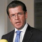 El titular de Defensa alemán, Karl Theodor zu Guttenberg