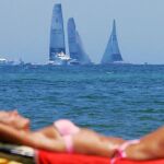 La playa de la Malvarrosa está ya a dos horas del centro de Madrid