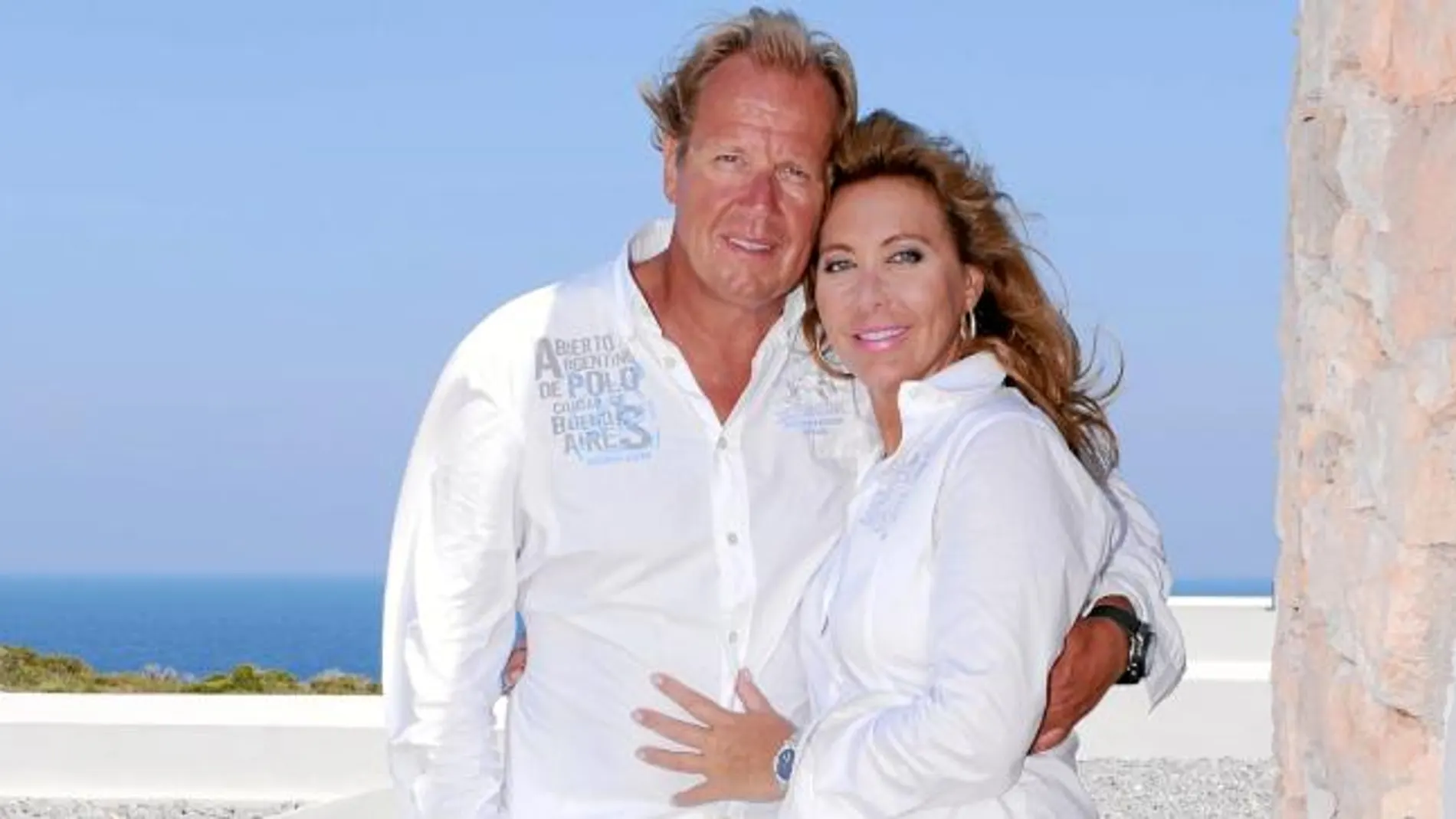 Matthias Kühn y Norma Duval en Tagomago
