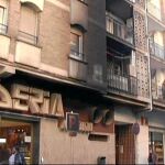 Las llamas de los actos vandálicos dejaron calcinada la fachada de un edificio