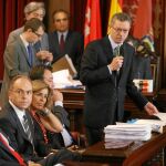 Gallardón se estrenó ayer en un Pleno ordinario y respondió a las preguntas de los grupos de la oposición