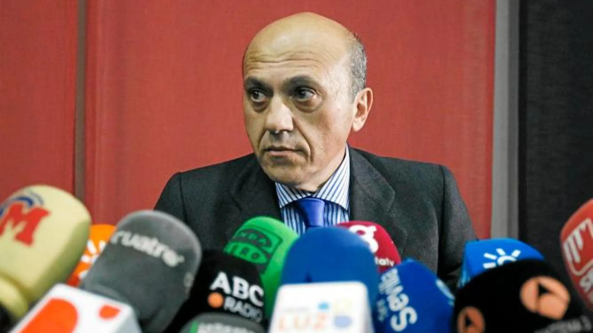 El letrado José María del Nido compareció ayer en Sevilla junto a su abogado para valorar su condena de siete años y seis meses de cárcel